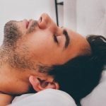 ¿Por qué no puedo dormir si tengo sueño? Descubre las posibles causas