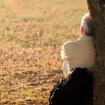 ¿Qué es la soledad y cómo afecta nuestra salud mental?